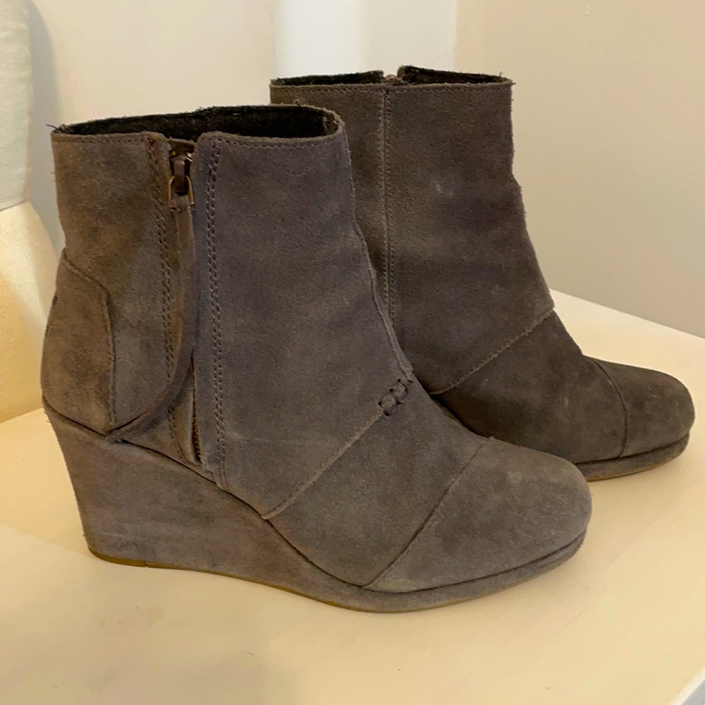 TOM’s Suede Wedge Boot